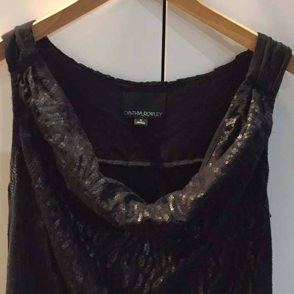 Sleeveless cowl neck top - Picture 2 of 3